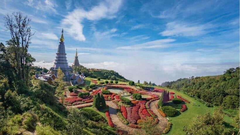 Chiang Mai: Doi Inthanon National Park and Pha Dok Siew Trek - The café stop and the climb into the park