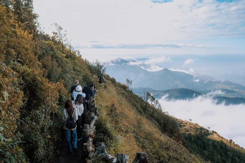 Chiang Mai: Doi Inthanon Park and Kew Mae Pan 2-Hour Hike - The King and Queen Pagodas Above the Clouds