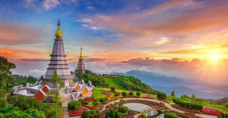 Chiang Mai: Doi Inthanon Park and Pha Dok Siew Hike Day Trip - The King and Queen Pagodas