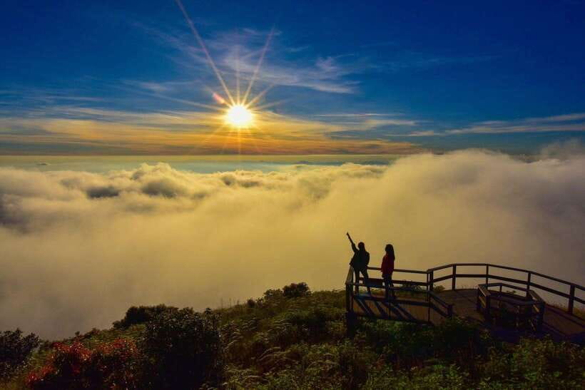 Chiang Mai: Doi Inthanon Park Tour & Kew Mae Pan Trail Hike - Wachirathan Waterfall and the park’s cool mountain air