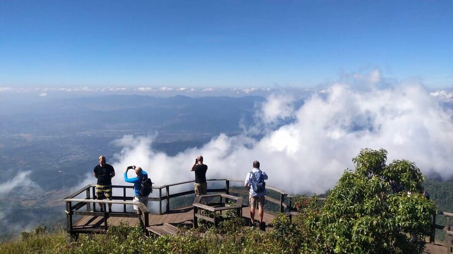Chiang Mai: Doi Inthanon Park with Kew Mae Pan Hike Day Trip - The Twin Pagodas and their carefully kept gardens