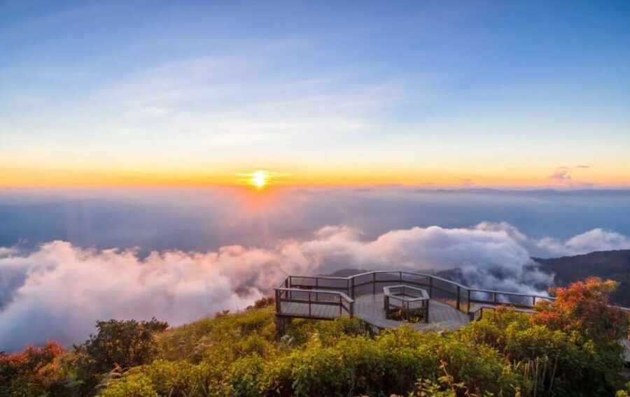 Chiang Mai: Doi Inthanon Park with Kew Mae Pan Hike Day Trip - Lunch, with a practical note about comfort