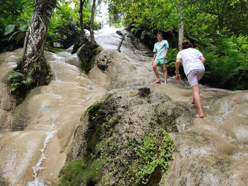 Chiang Mai: Elephants, Sticky Waterfalls, Market and Temple - Wat Ban Den and the Lanna countryside