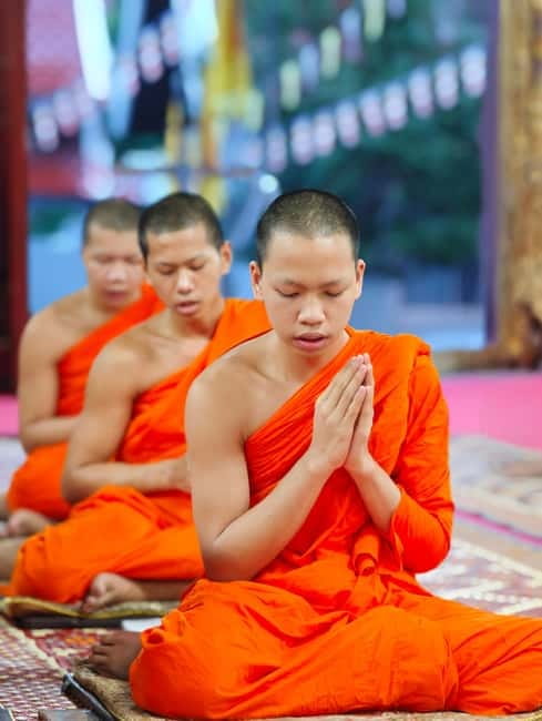 Chiang Mai: Evening Chanting & Meditation - A 15-Minute Meditation for Beginners