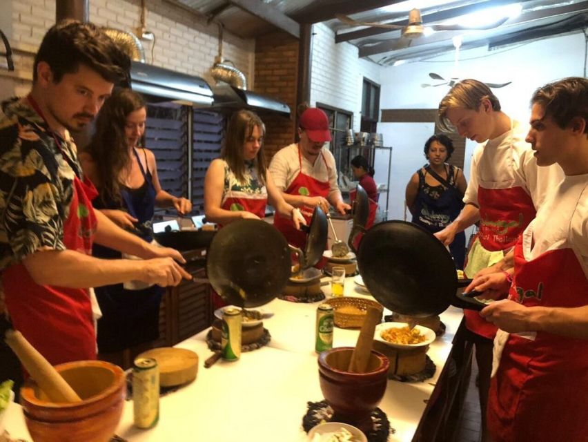 Chiang Mai: Evening Cooking Class and Local Market Visit - A short lesson at the local market