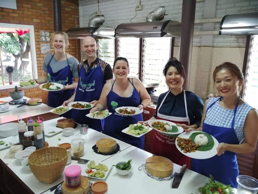 Chiang Mai: Evening Cooking Class and Local Market Visit - Pickup from central Chiang Mai