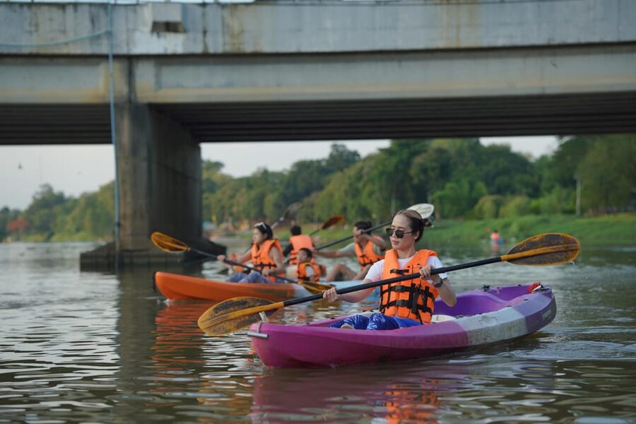 Chiang Mai:Explore kayaking through Mae Ping River on sunset - What the guides add to the experience
