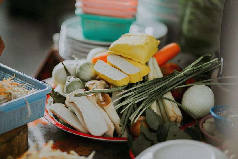 Chiang Mai: Half Day Cooking Class at Organic Farm - Eating in the organic kitchen garden