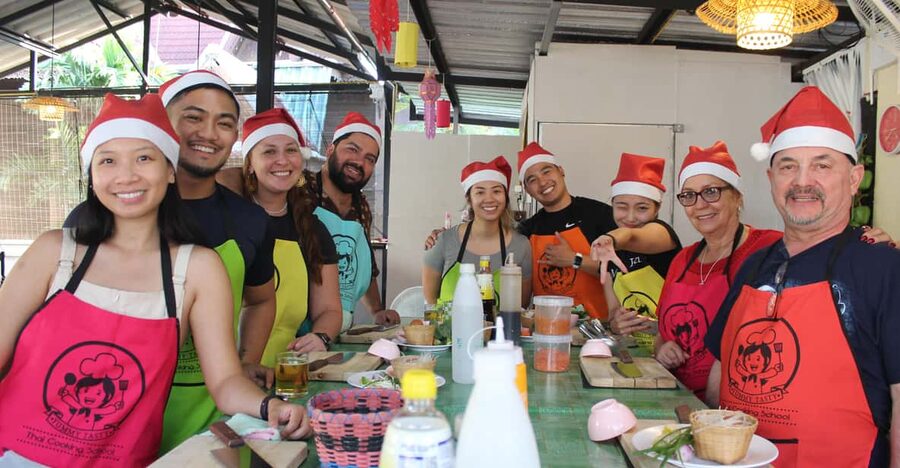 Chiang Mai: Half Day Morning Cooking Class with Market Tour - Starting the morning with hotel pickup