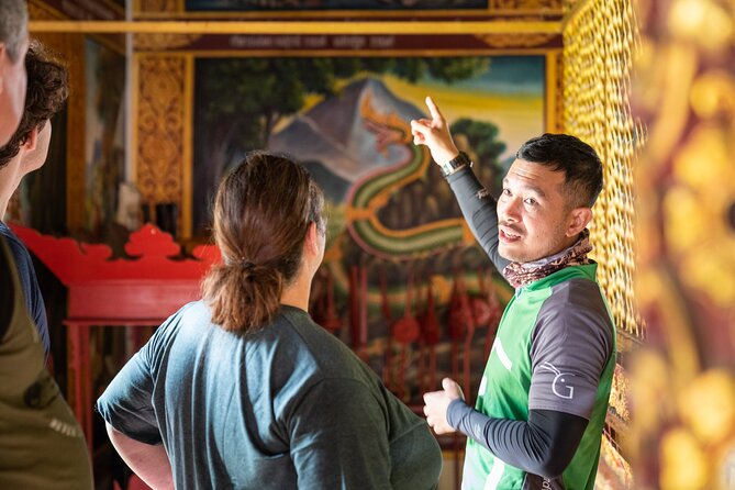 Chiang Mai: Historic Old City Bike Tour - Morning or Night - The market stop and simple local tastes