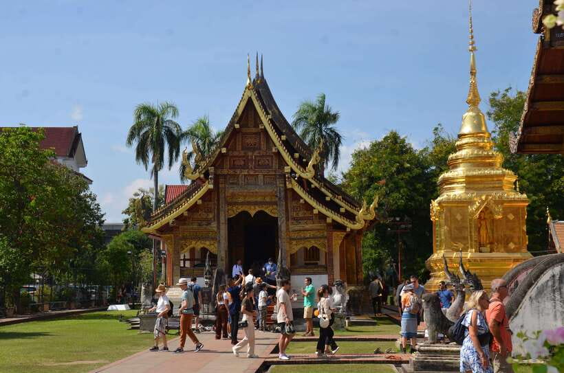 Chiang Mai: Historic Temples and City Guided Walking Tour - Key things to know before you book