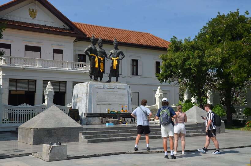 Chiang Mai: Historic Temples and City Guided Walking Tour - Is $21 good value?