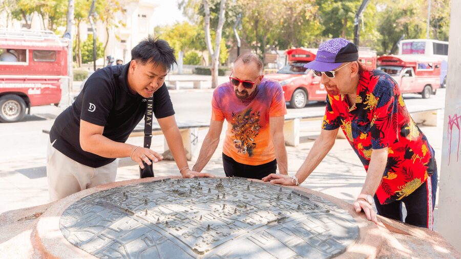 Chiang Mai: Historical and Culture Exploration Walking Tour - Walking to Wat Chedi Luang