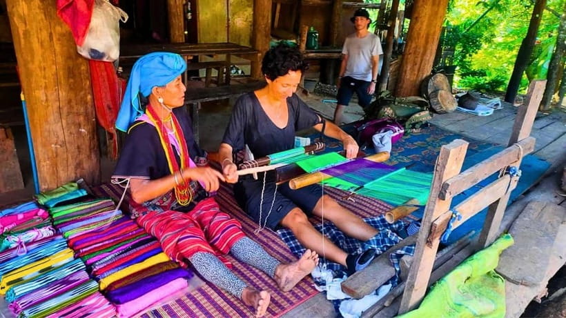 Chiang Mai: Jungle Trek, Elephants care & Bamboo Rafting - A local market stop in Mae Wang