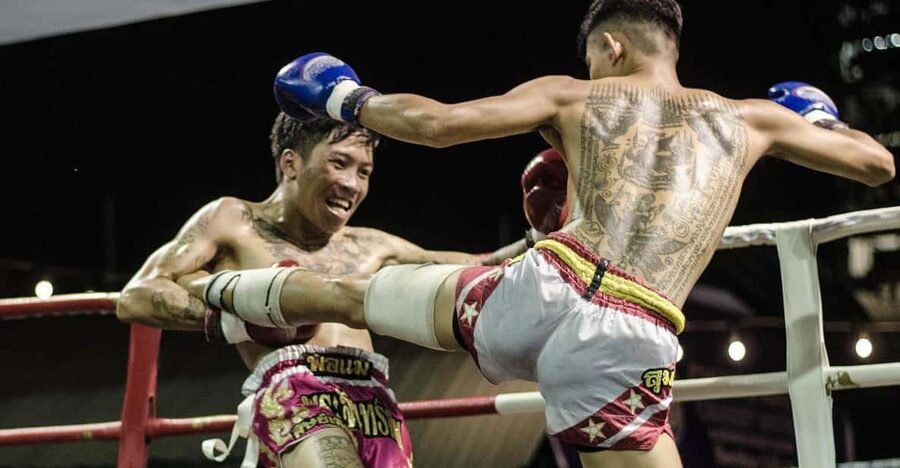 Chiang Mai: Kalare Night Bazaar Boxing Stadium Muay Thai - The opening ceremony and the Wai khru ram muay