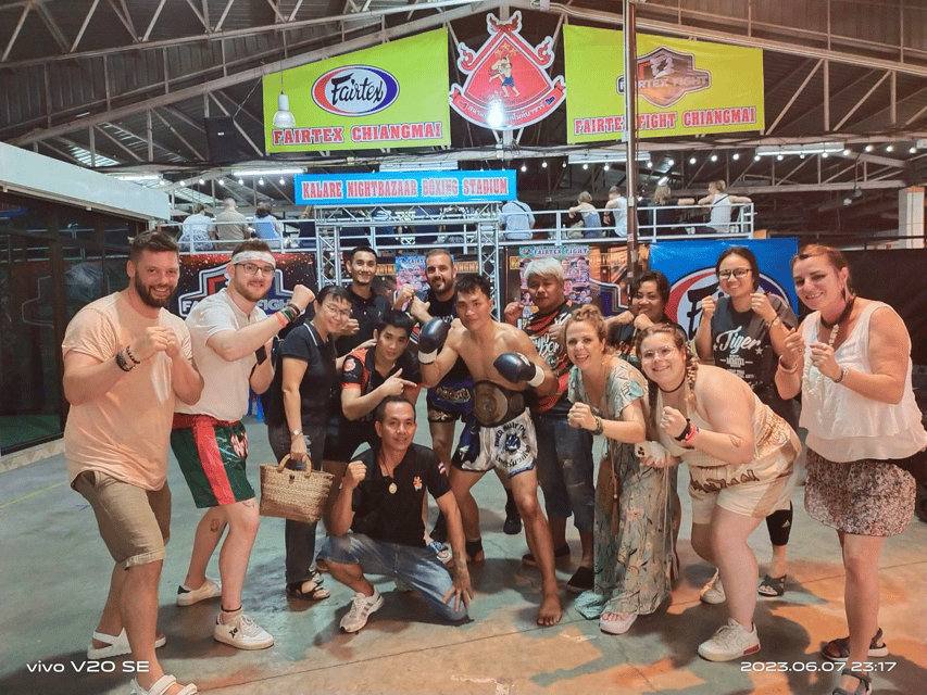 Chiang Mai: Kalare Night Bazaar Boxing Stadium Muay Thai - What the fights are like from the audience