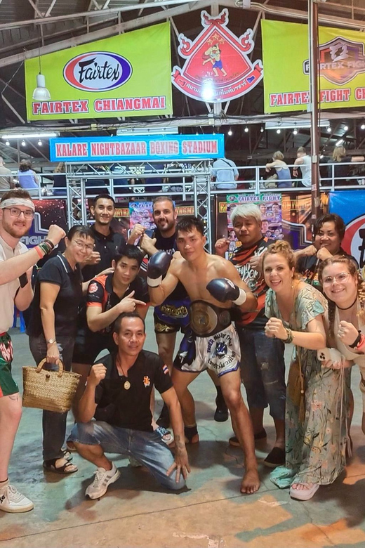Chiang Mai: Kalare Night Bazaar Boxing Stadium Muay Thai - Finding the stadium among the Night Bazaar stalls