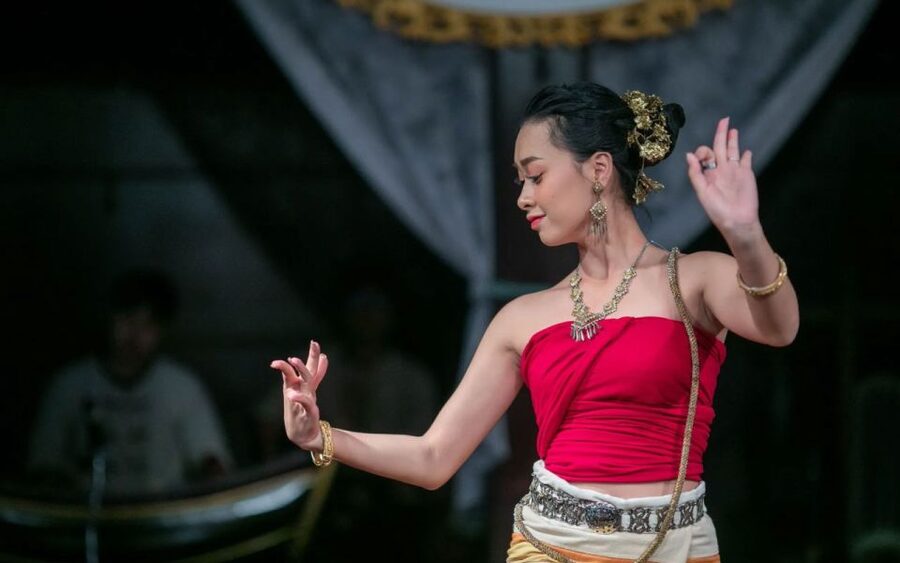 Chiang Mai: Khantoke Dinner with Traditional Performance - Lanna music and dance after dinner begins
