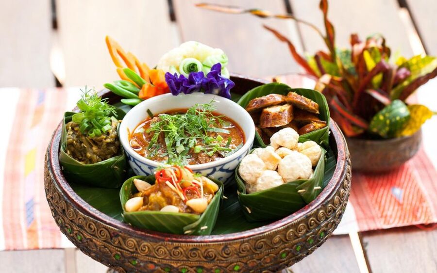 Chiang Mai: Khantoke Dinner with Traditional Performance - Who will enjoy this dinner most?