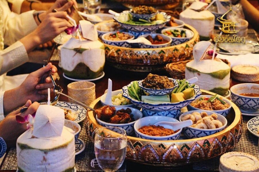 Chiang Mai: Khum Khantoke Northern Thai Cuisine and Show - Floor seating changes the evening