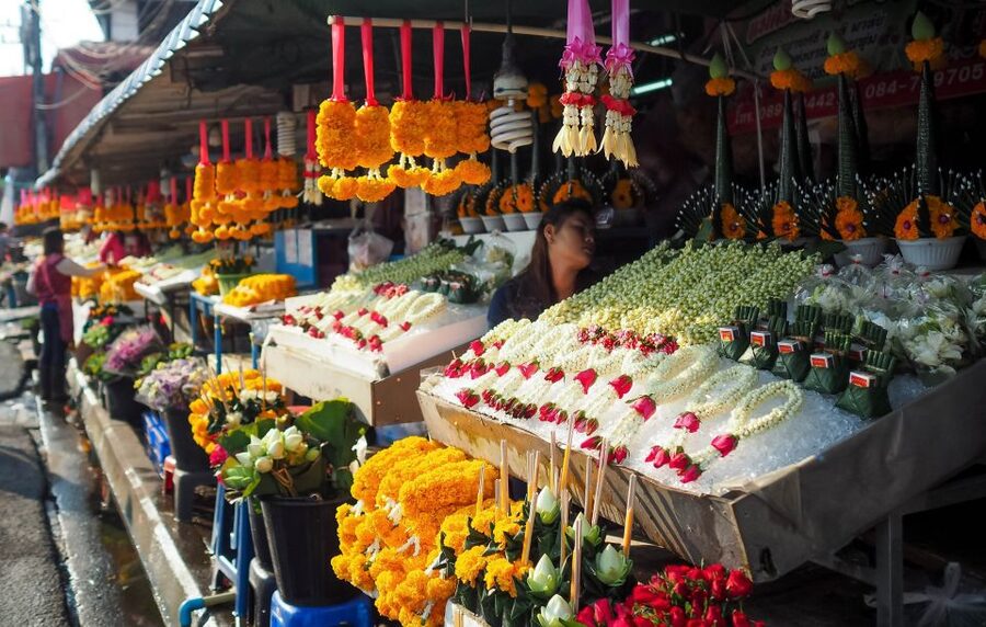 Chiang Mai: Local Food and Markets Guided Walking Tour - First taste: Khao Kriab Pak Moh at Lung Khajohn Wat Ket