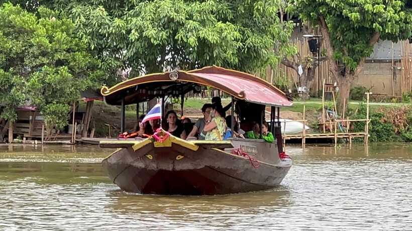 Chiang Mai: Mae Ping River Cruise & Optional Transfer - The farmhouse stop and its herb garden