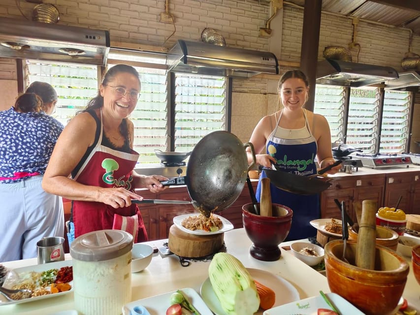 Chiang Mai: Morning Cooking Class with Market Visit - Eating your work and taking the recipes home