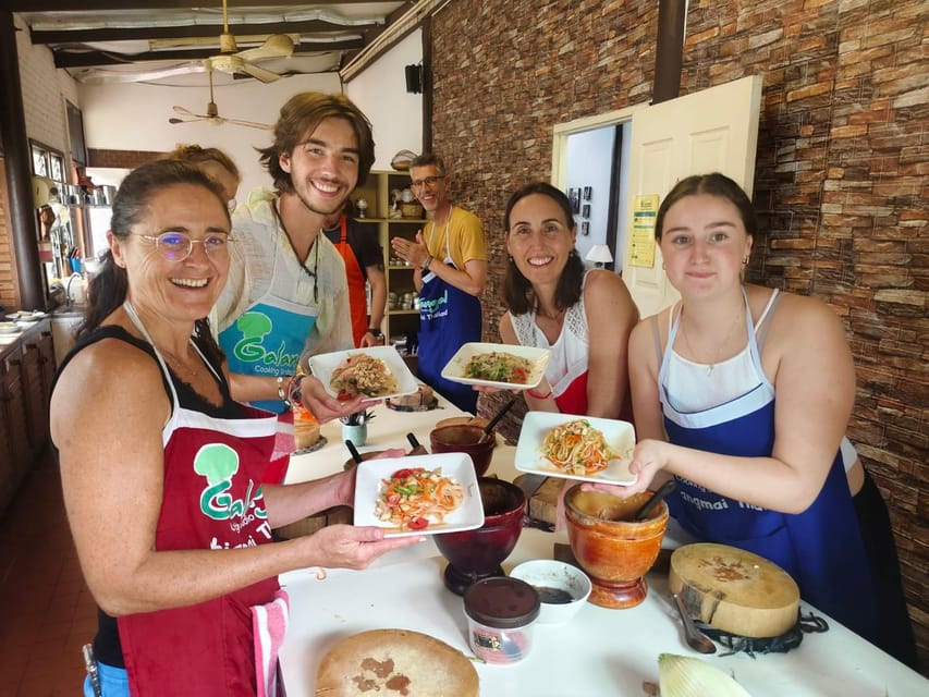 Chiang Mai: Morning Cooking Class with Market Visit - Hotel pickup and the early start