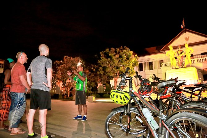 Chiang Mai Night Bike Tour - Three Kings Monument and Wat Intakhin