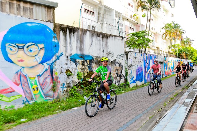 Chiang Mai Night Bike Tour - Wat Chedi Luang and the City Pillar