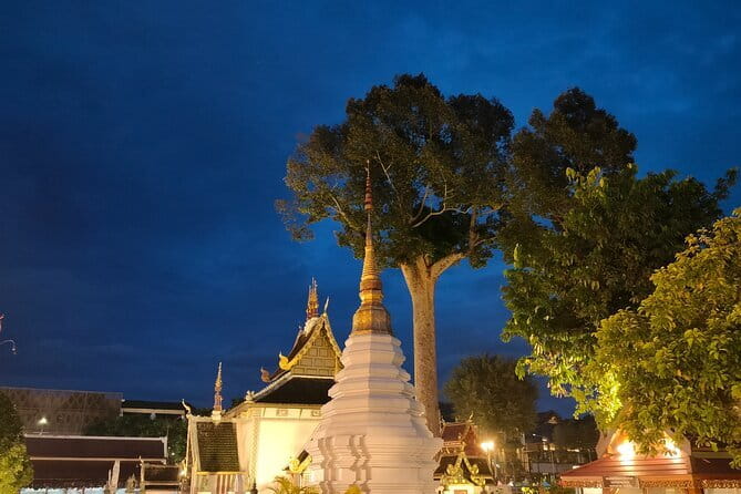 Chiang Mai Old City & Temples 3 hour Twilight Walking Tour - Wat Phra Singh: a calm start in the Old City