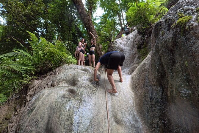 Chiang Mai Old City & Temples 3 hour Twilight Walking Tour - The guides are the main reason to choose this tour