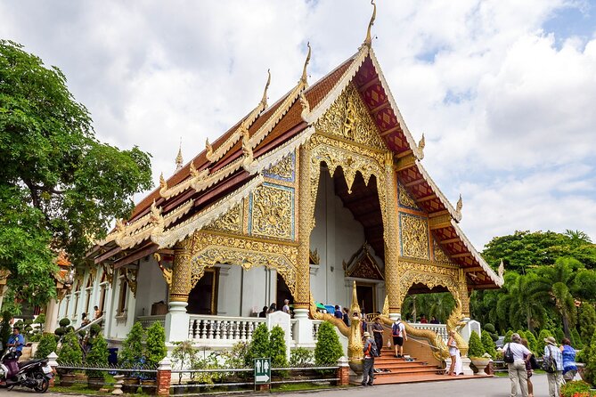 Chiang Mai Old City & Temples Guided Walking Tour - 3 Hrs - Wat Phan Tao and its carved teak interior