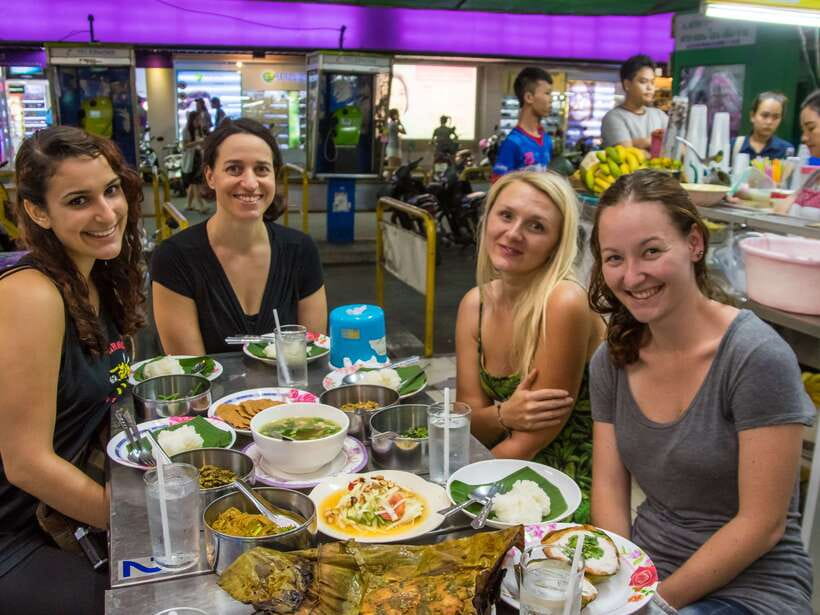 Chiang Mai: Private Historic Old City Bike Tour - Night - Guides, Bikes, and Group Size