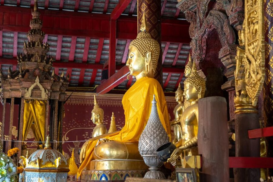 Chiang Mai: Private Historic Old City Bike Tour - Night - Finishing at a Local Market