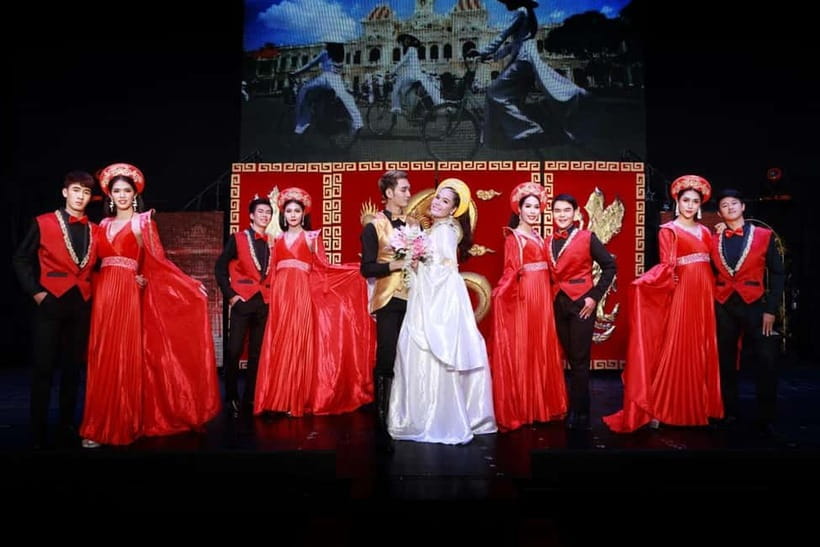 Chiang Mai: Siam Dragon Cabaret Show with Optional Transfer - The photo line after the show