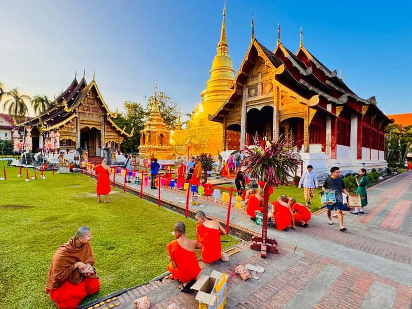 Chiang Mai: Temple And City Walking Tour Part I - Wat Pan Tao and Lanna woodwork