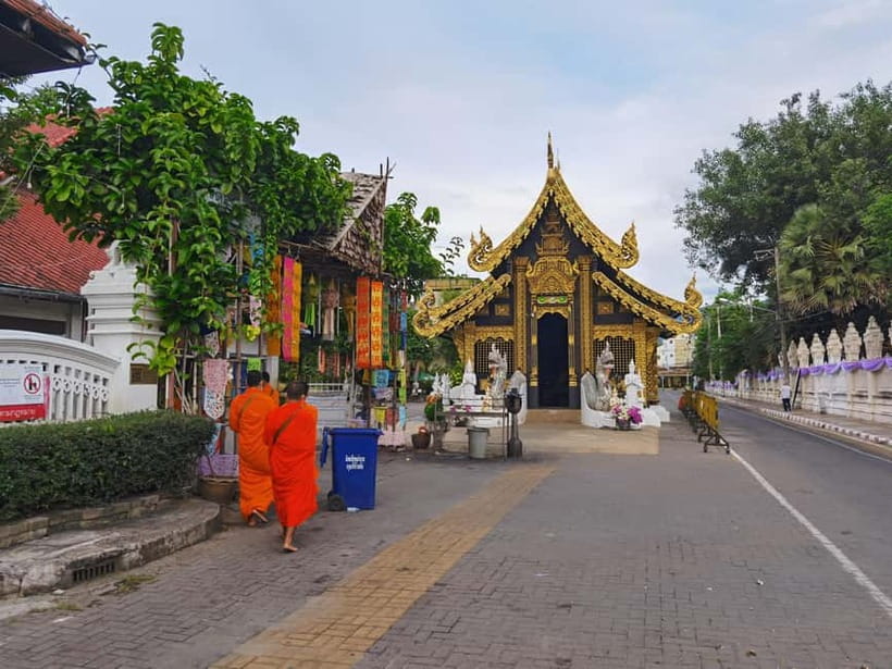Chiang Mai: Temple And City Walking Tour Part I - The guide can change the whole experience