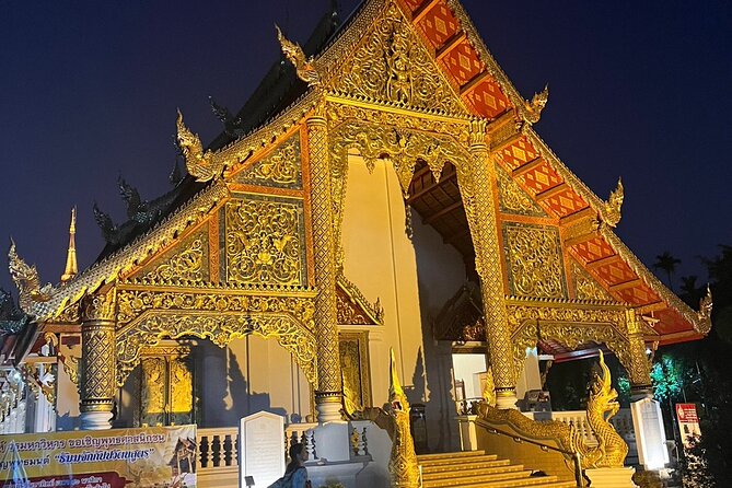 Chiang Mai Temples and Market Tuk-Tuk Evening Night Tour - Wat Phan Tao and its older wooden character