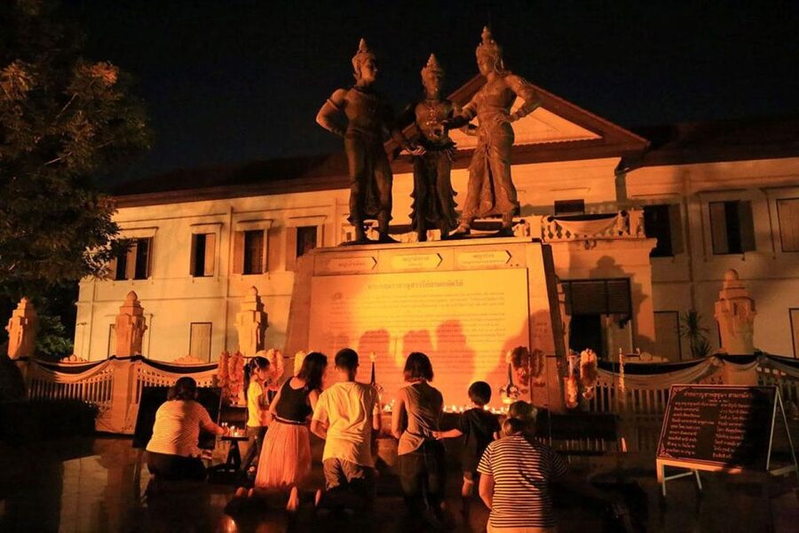 Chiang Mai: Temples and Street Food Night Tour by Tuk Tuk - Who should book this Chiang Mai night tour?