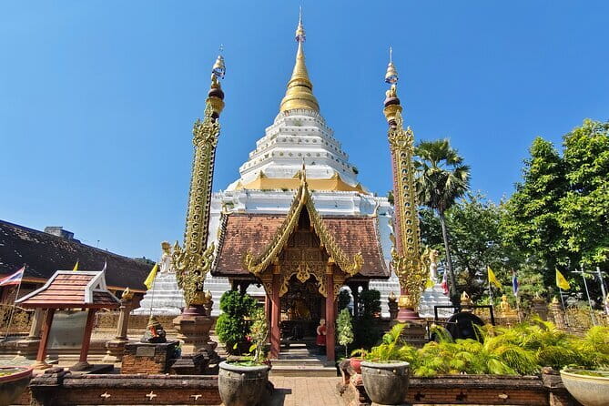 Chiang Mai Temples Visit Walking Tour with Ex-Monk Guide Part 2 - Why an ex-monk changes the temple visit