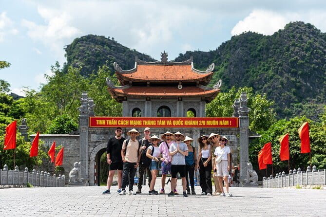 Chiang Mai Temples Visit Walking Tour with Ex-Monk Guide Part 2 - Wat Chiang Yuen and its Burmese colonial gate