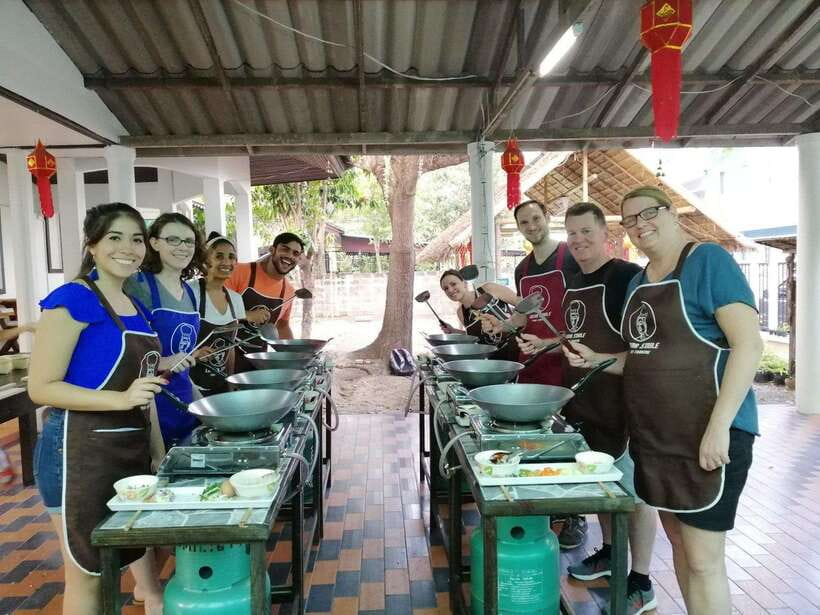 Chiang Mai: Thai Cooking and Market Tour with Lanna Smile - Key points at a glance