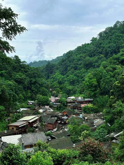 Chiang Mai: The Giant Café & Mae Kampong Village Day Trip - Mae Kampong Village and its wooden lanes
