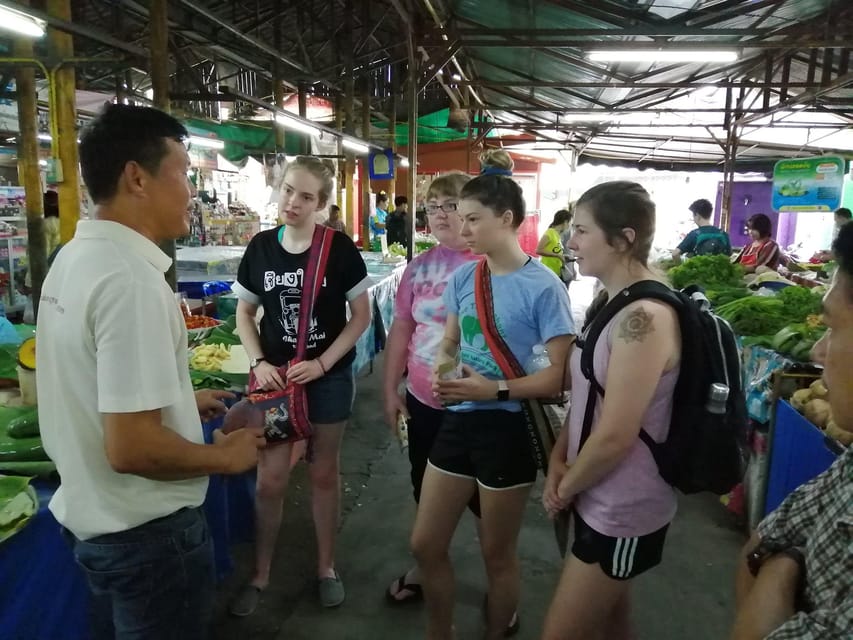 Chiang Mai: Traditional Thai Cooking Class with Market Tour - Group size and the pace of the lesson