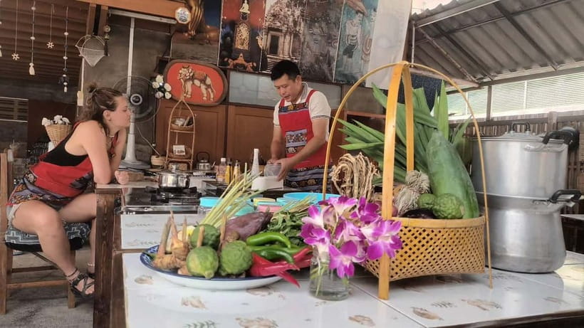 Chiang Mai: Traditional Thai Cooking Class with Market Tour - Starting at Chiang Mai Gate Market
