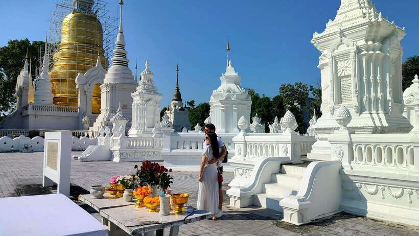 Chiang Mai: Tuk-Tuk Evening Tour with Temples & Street Foods - Key points to know before booking