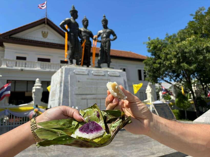 Chiang Mai: Walking Food Tour - Banana leaf sticky rice for breakfast