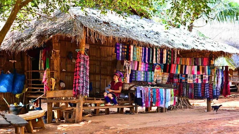 Chiang Mai: White and Blue Temples and Lalita Cafe - Thirty minutes inside the Blue Temple