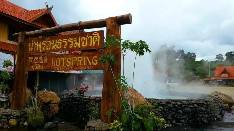 Chiang Mai: White and Blue Temples and Lalita Cafe - Six hours in the van: the part you must accept
